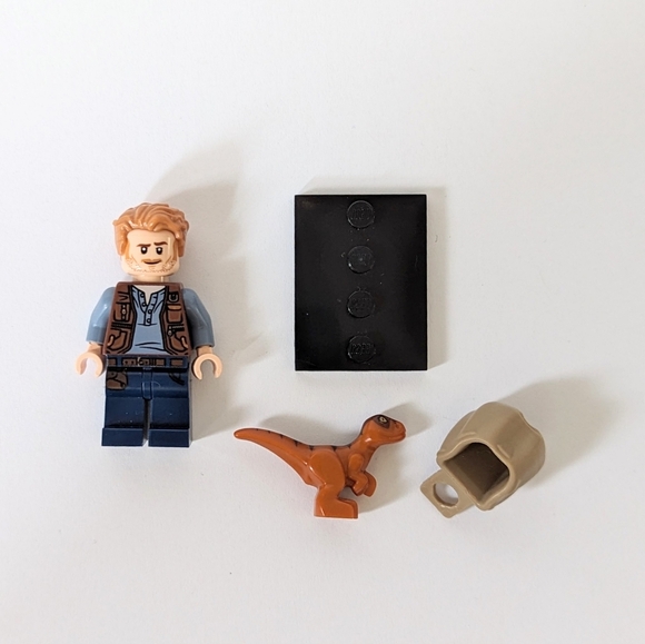 LEGO Jurassic World Owen Grady w/ baby dino - Picture 2 of 4